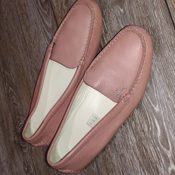 Gucci pink leather driving moccasins. Mint condition. Size 7 - Picture 1 of 12